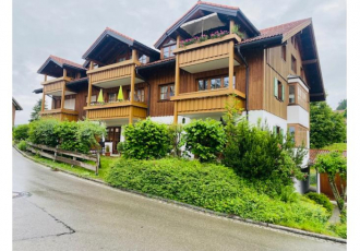 Wunderschöne Drei  Zimmer Wohnung im EG mit TG in Stiefenhofen