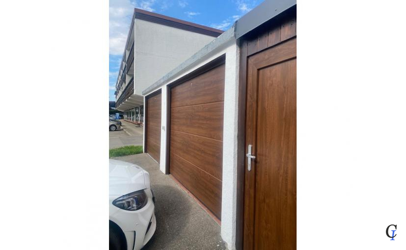 Garage und Stellplatz