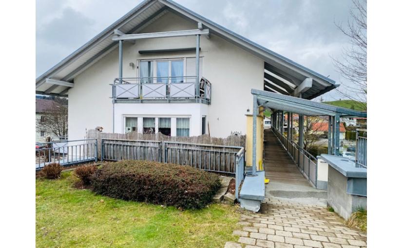 Blick Laubengang zur Wohnung