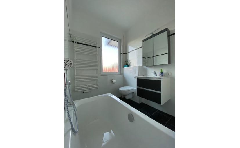 Bad mit Wanne